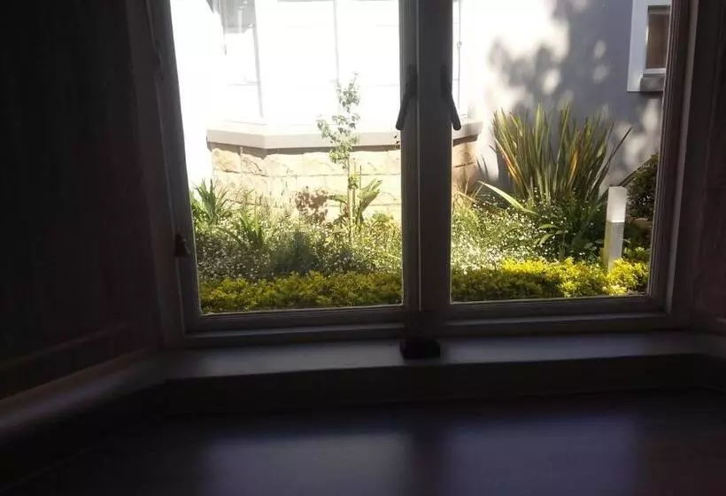 ホテル Liza's Cottage Guesthouse