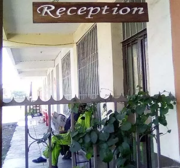 هتل Scarlet Holiday Inn