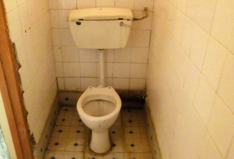 هتل Scarlet Holiday Inn