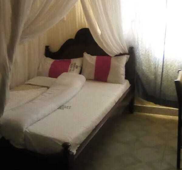 هتل Scarlet Holiday Inn