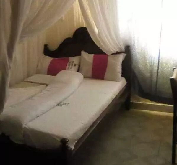 هتل Scarlet Holiday Inn