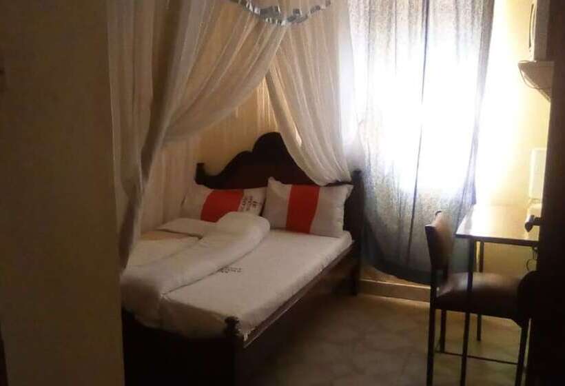 هتل Scarlet Holiday Inn