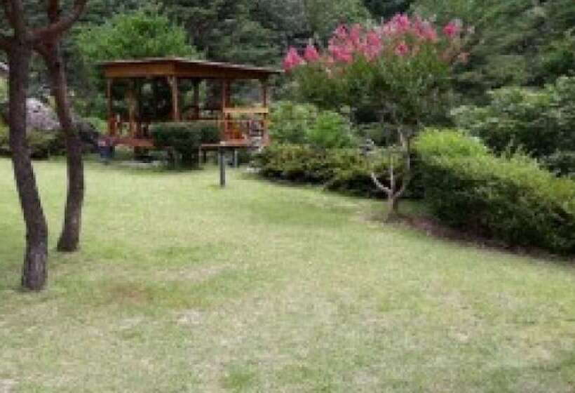 호텔 Gangneung Yeon House Pension