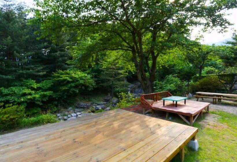 호텔 Gangneung Yeon House Pension