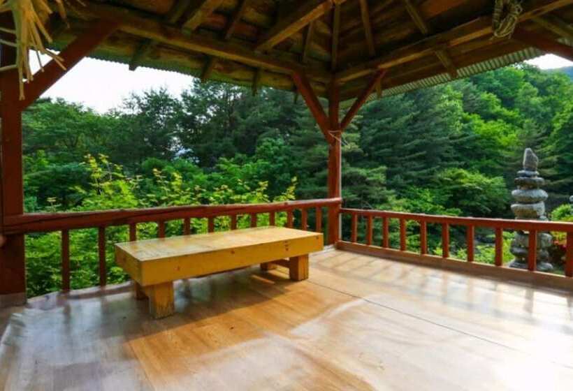 호텔 Gangneung Yeon House Pension