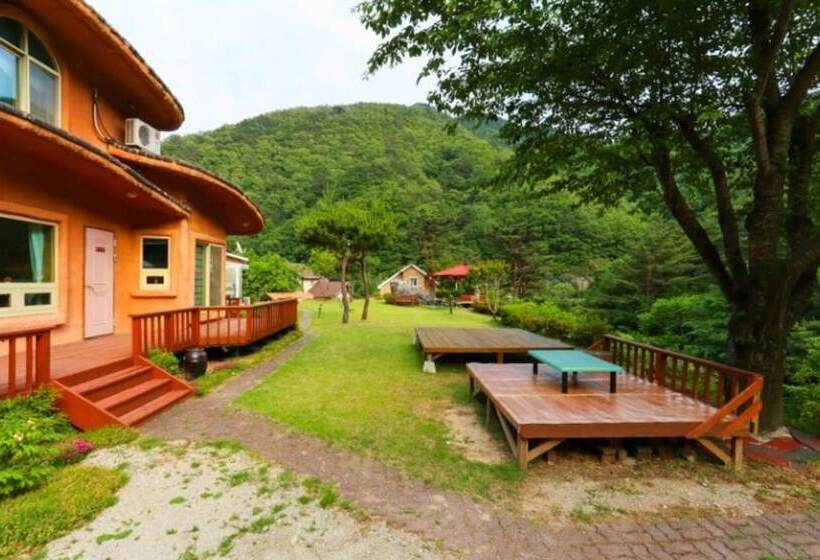 호텔 Gangneung Yeon House Pension