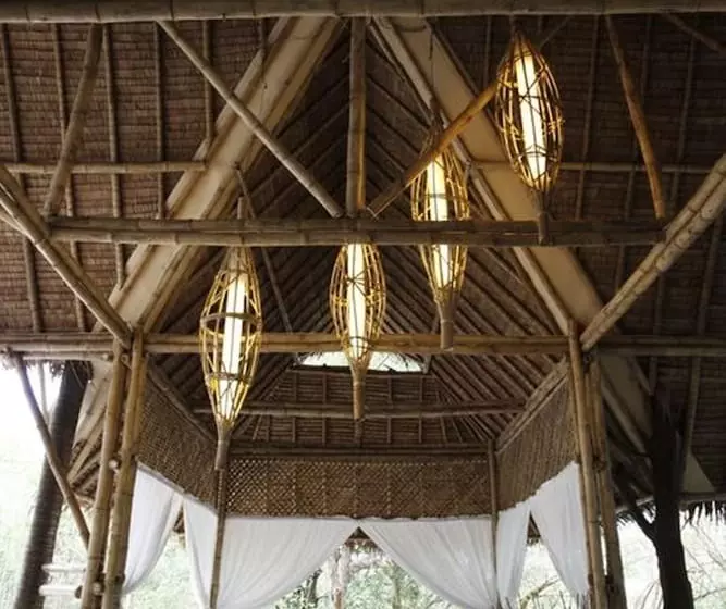 Hotelli La Luz Beach Resort