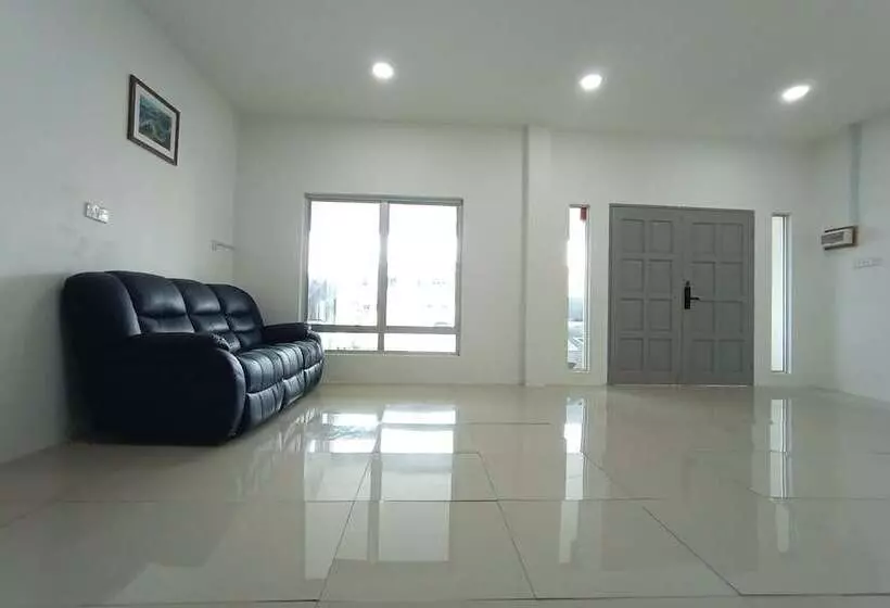 ホテル Meow Homestay By Oyo Rooms