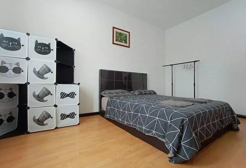 ホテル Meow Homestay By Oyo Rooms