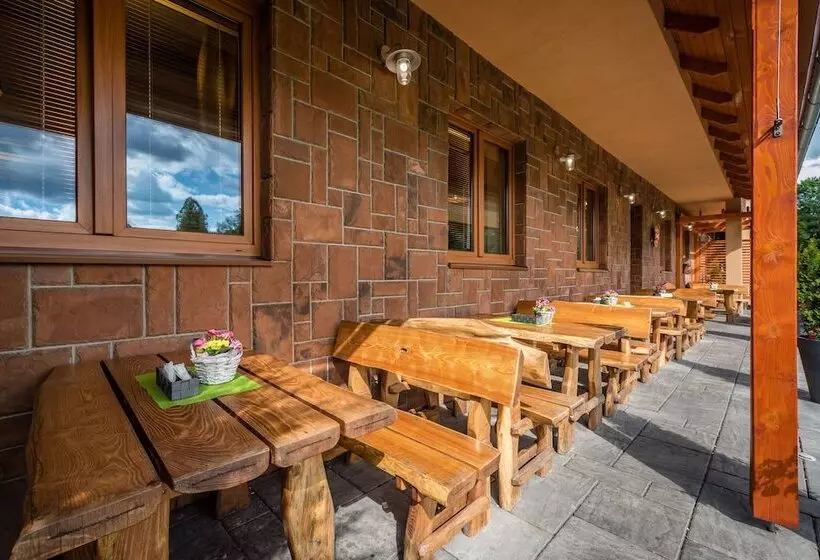 Hotelli Penzion Larion