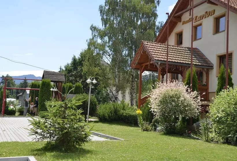 Hotelli Penzion Larion