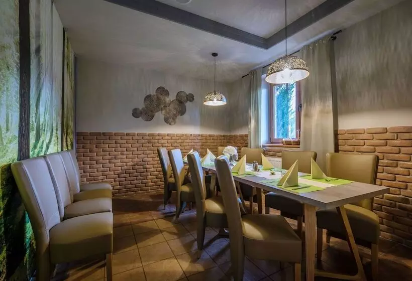 Hotelli Penzion Larion