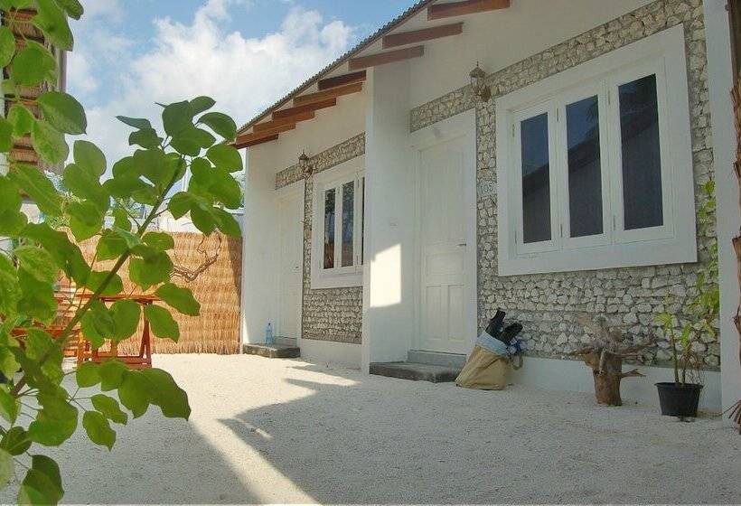 هتل Vaali Maldives Island Escapes & Dive