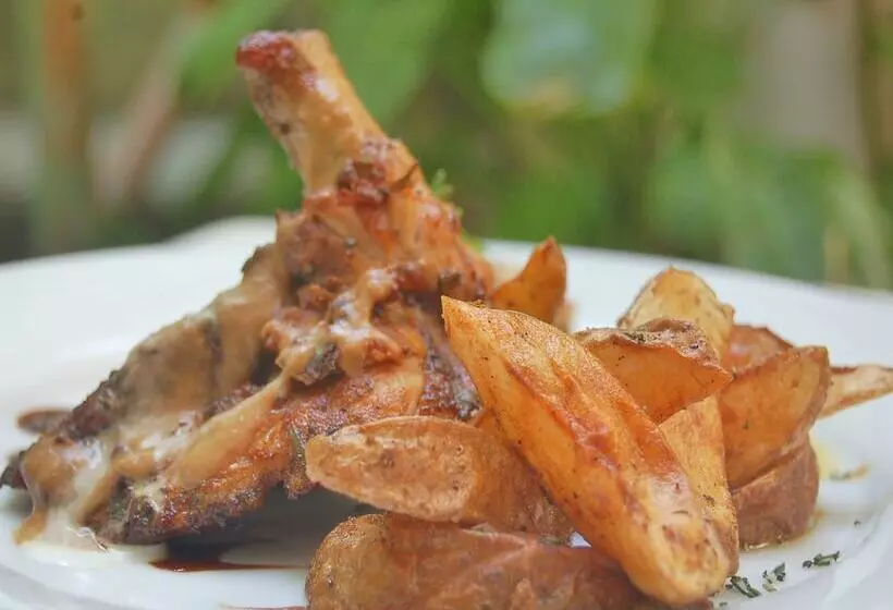 هتل Vaali Maldives Island Escapes & Dive