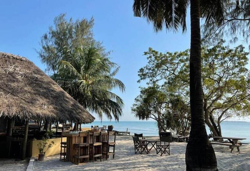 هتل Mikadi Beach Camp