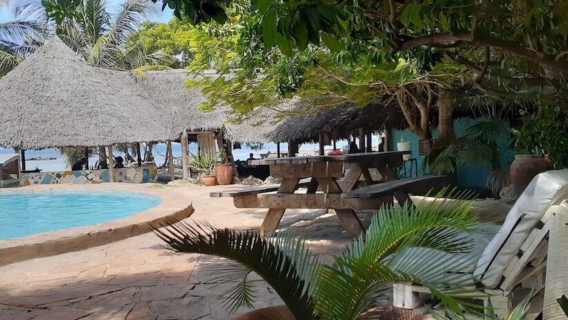 هتل Mikadi Beach Camp