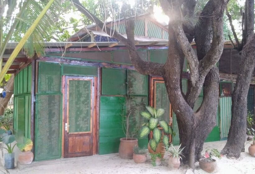 هتل Mikadi Beach Camp