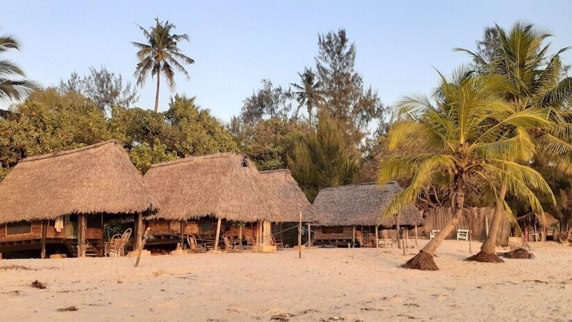 هتل Mikadi Beach Camp