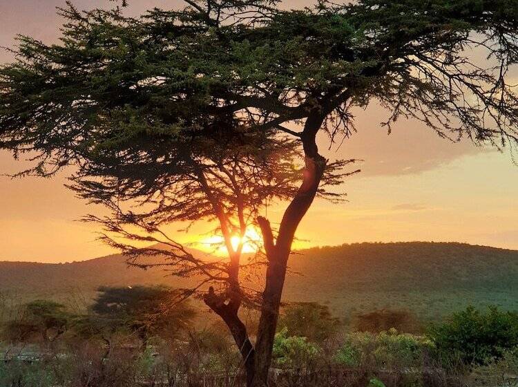 هتل Olonyori Maasai House