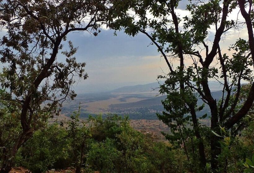 هتل Olonyori Maasai House