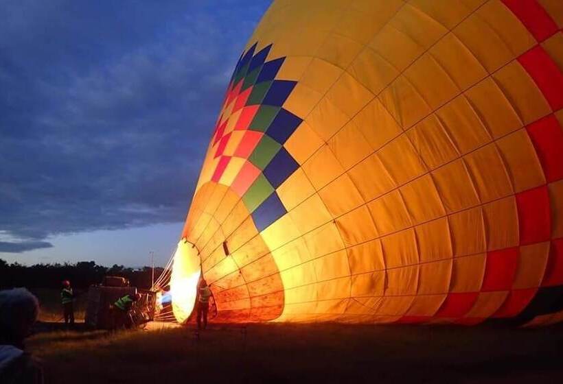 هتل Olonyori Maasai House