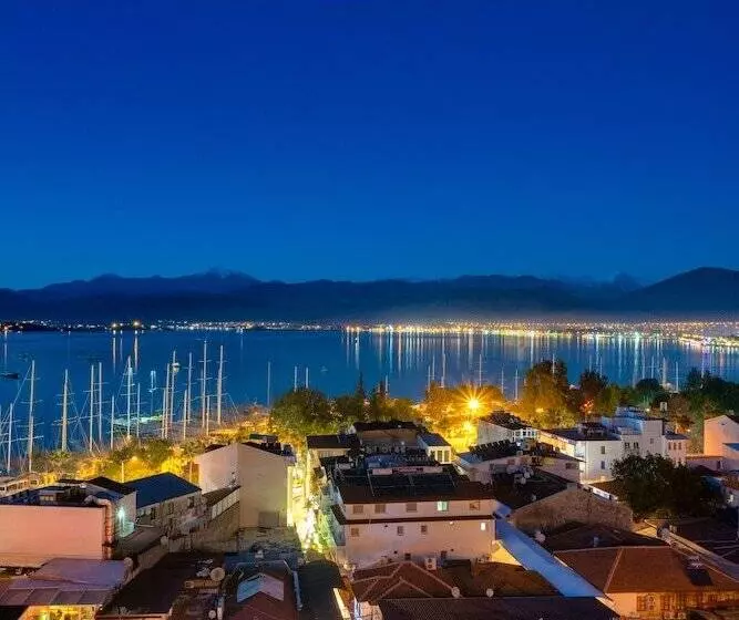 هتل Reddoors Suites Sea View