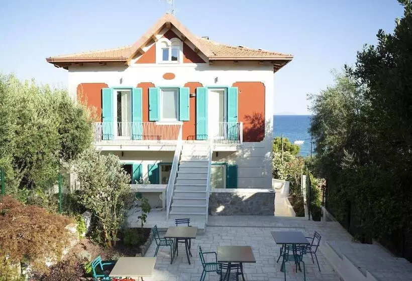 هتل Chiaror Di Mare
