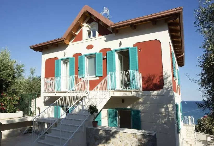 هتل Chiaror Di Mare