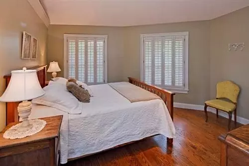 Bed and Breakfast Holmes With A View