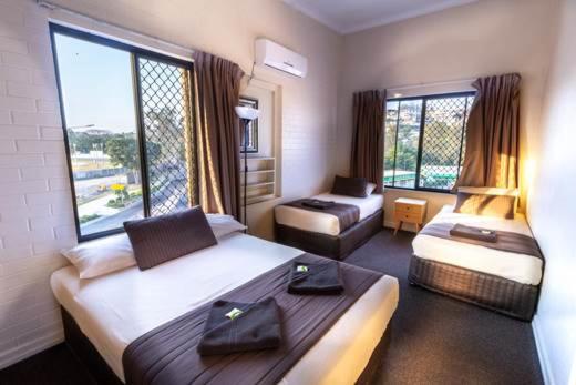 צימר Kingsford Riverside Inn