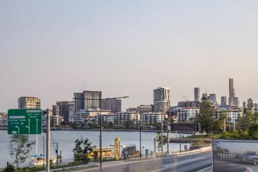 צימר Kingsford Riverside Inn