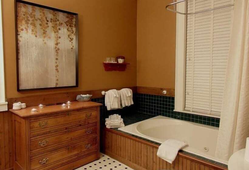 Boyden House Inn B&b