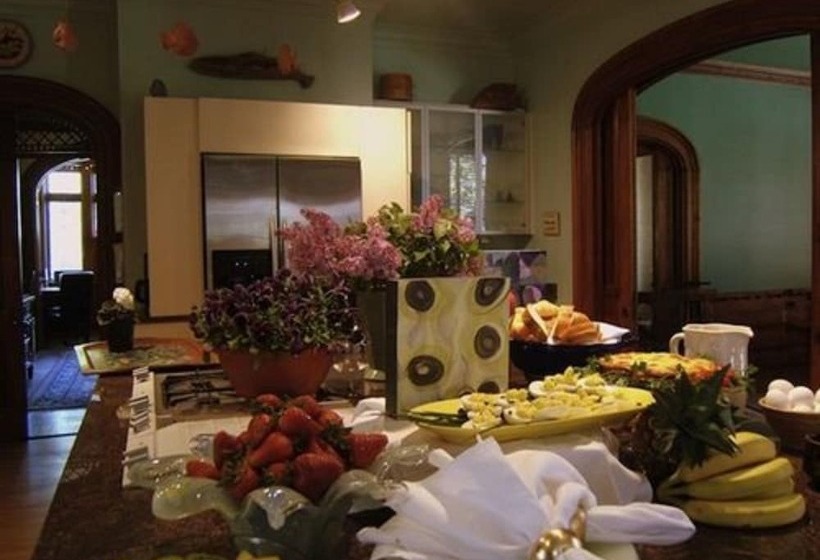 Boyden House Inn B&b