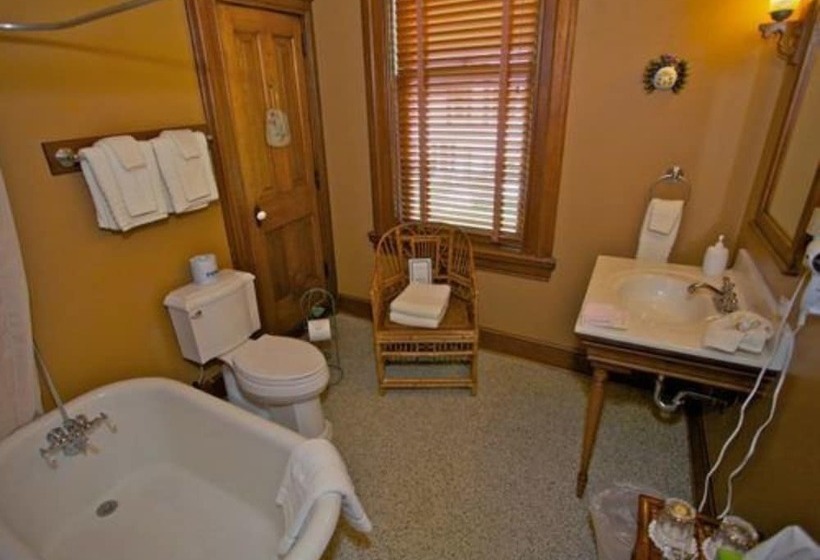 Boyden House Inn B&b