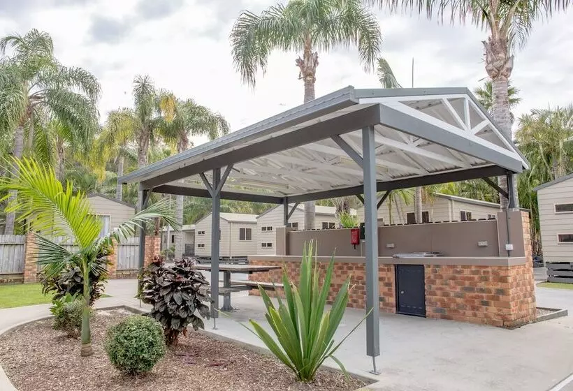 Отель Nrma Blue Dolphin Yamba Holiday Resort