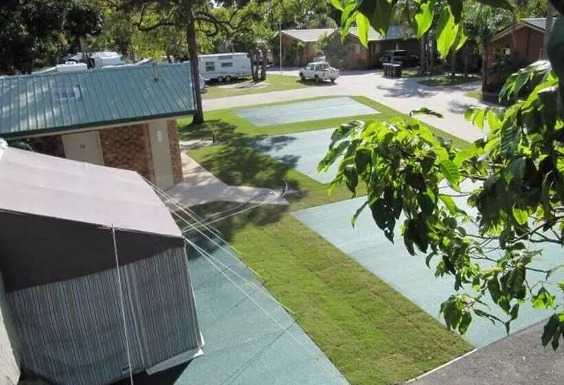 Отель Nrma Blue Dolphin Yamba Holiday Resort