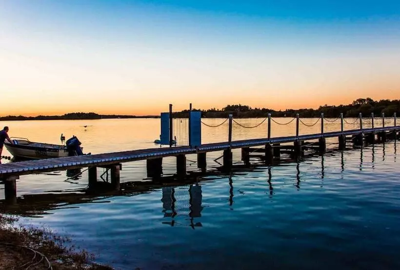 Отель Nrma Blue Dolphin Yamba Holiday Resort