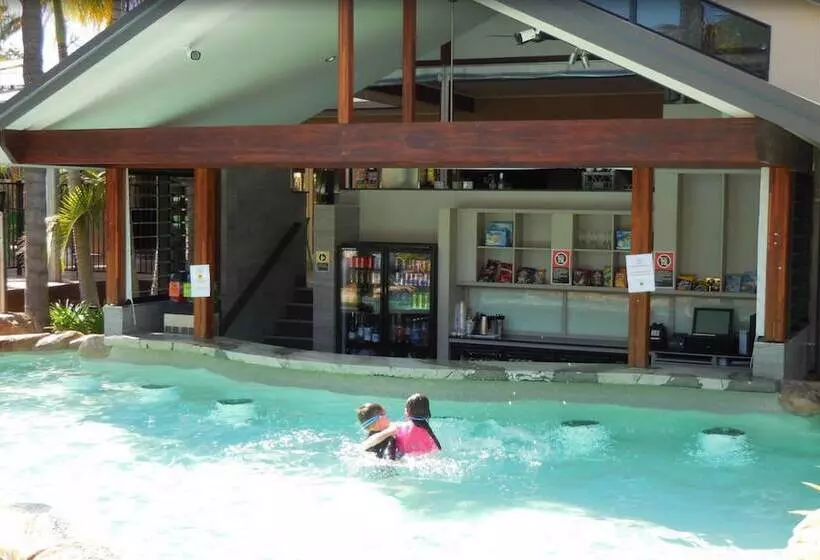 Отель Nrma Blue Dolphin Yamba Holiday Resort