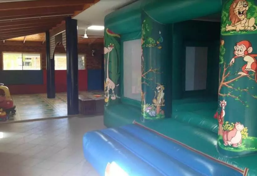 Отель Nrma Blue Dolphin Yamba Holiday Resort