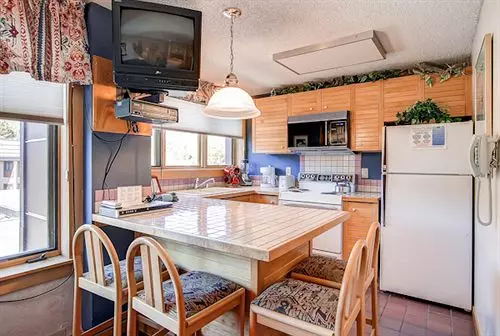 Hotel Crmr Slopeside Location