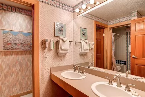 Hotel Crmr Slopeside Location