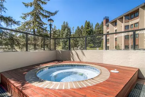 Hotel Crmr Slopeside Location