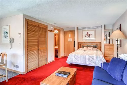 Hotel Crmr Slopeside Location