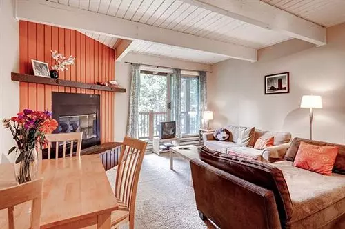 Hotel Crmr Slopeside Location