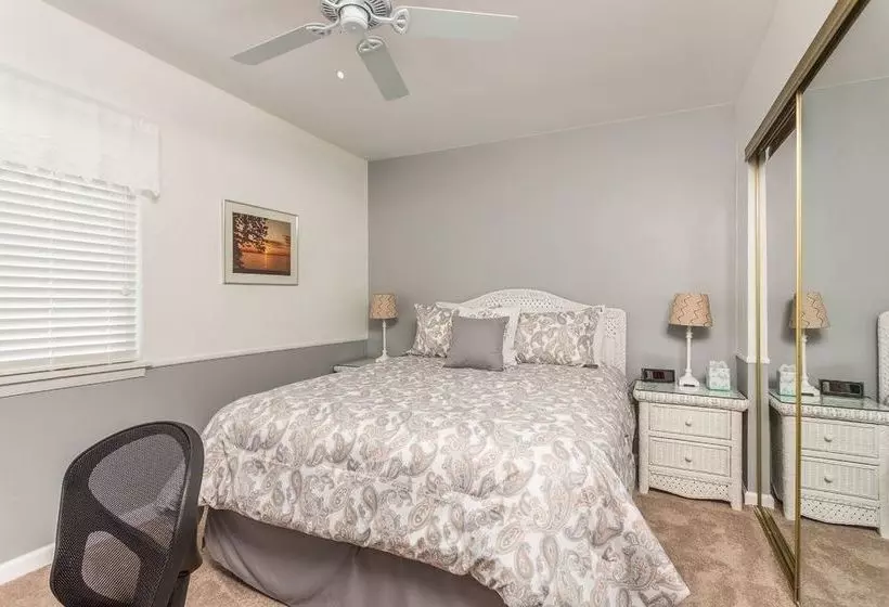 ホテル Hodnett Cooper's Ship Watch