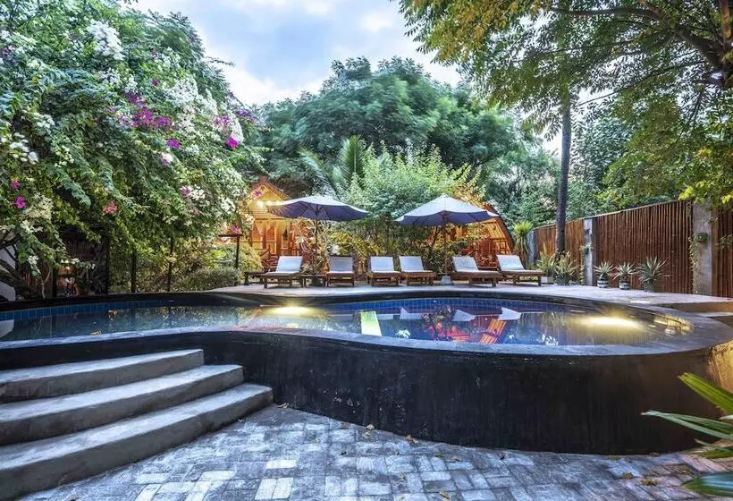 هتل Manta Dive Resort Gili Air