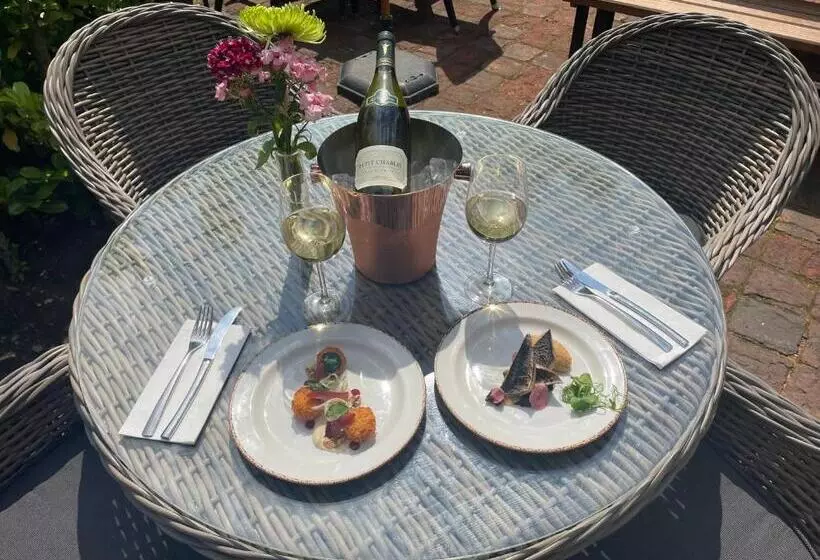 Hotel The Greyhound Inn