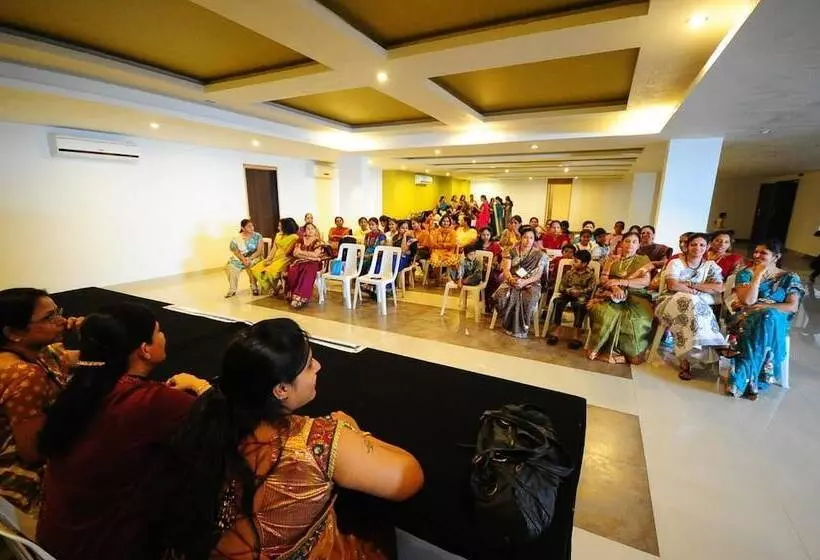 Hotel Viceroy Comforts, Mysore