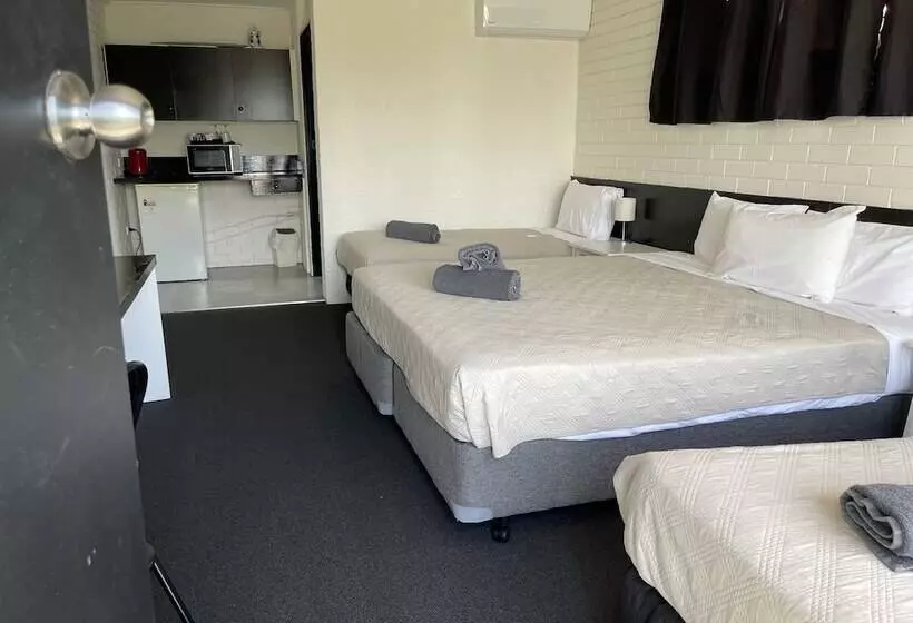 Abajaz Motel Centrally Located Shaded Parking