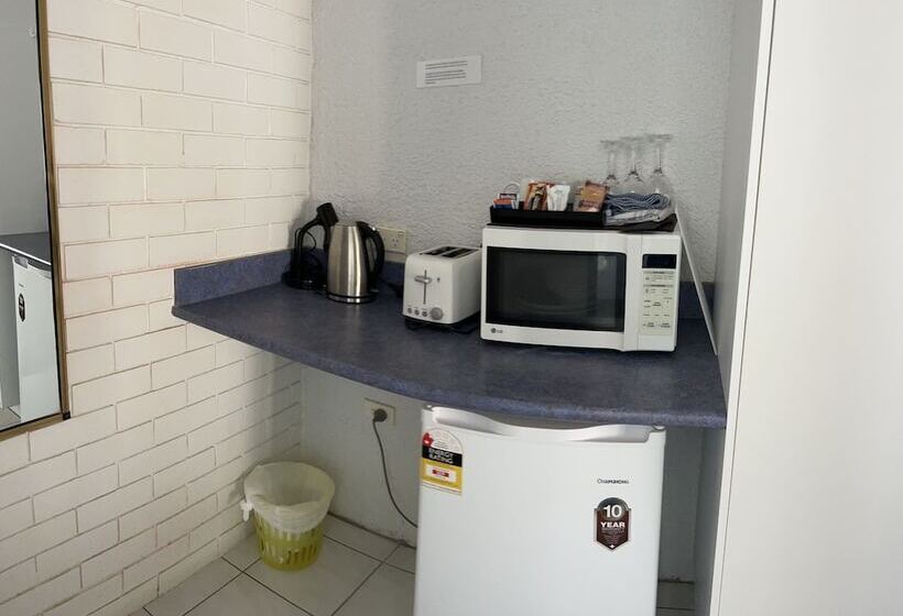 Abajaz Motel Centrally Located Shaded Parking